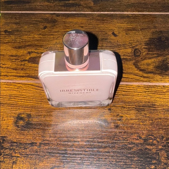 Givenchy Irresistible in Soft Pink with Silver Cap - Picture 2 of 2
